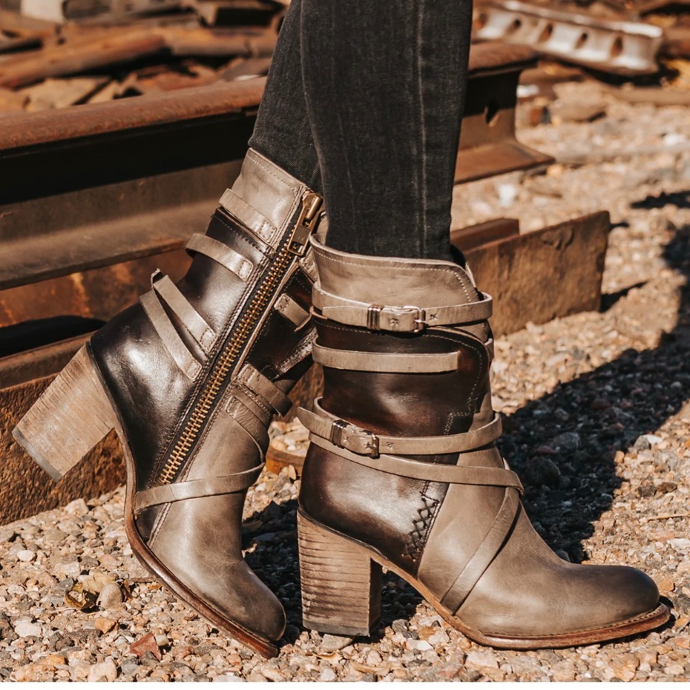 FREEBIRD BAKER BOOTS STONE SIZE 7